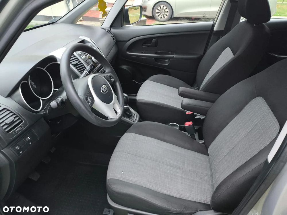 Kia Venga 1.6 M - 10