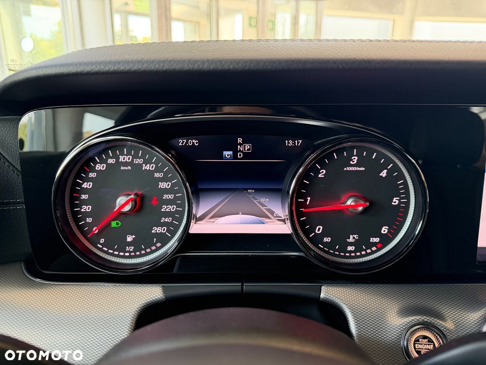Mercedes-Benz Klasa E 220 d 4-Matic 9G-TRONIC - 28