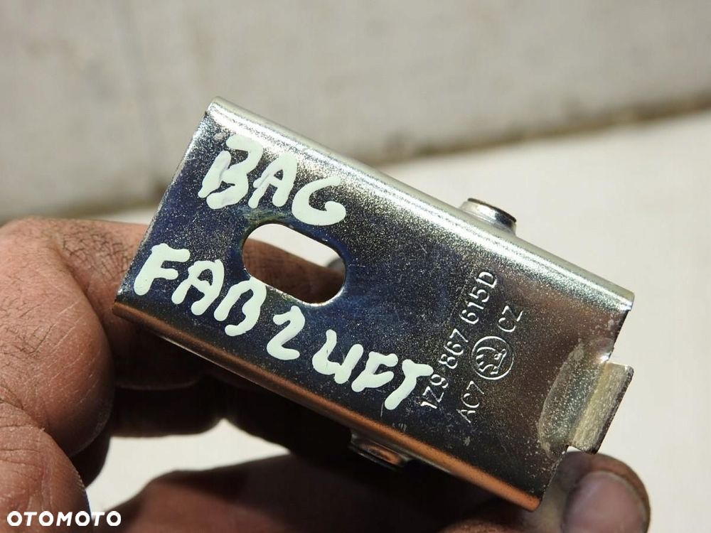 UCHWYT MOCOWANIE ZACZEP SIATKI BAGAŻNIKA SKODA FABIA II - 3