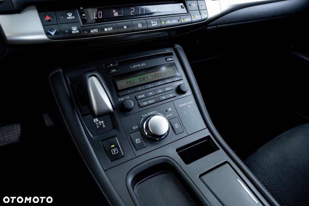 Lexus CT 200h - 30