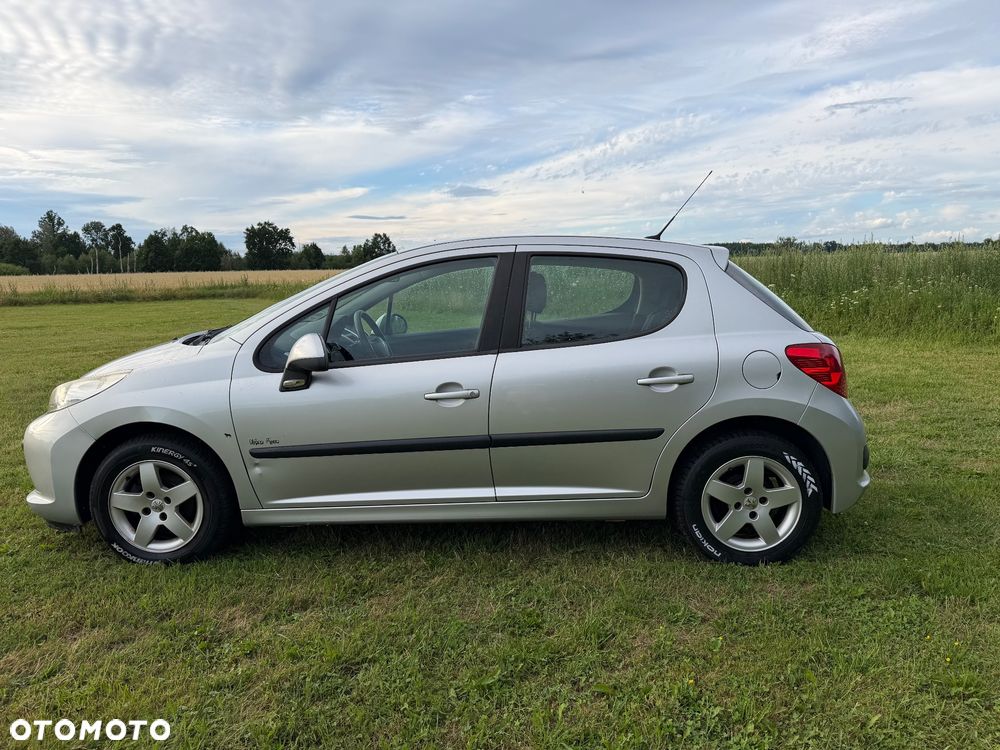 Peugeot 207 - 8
