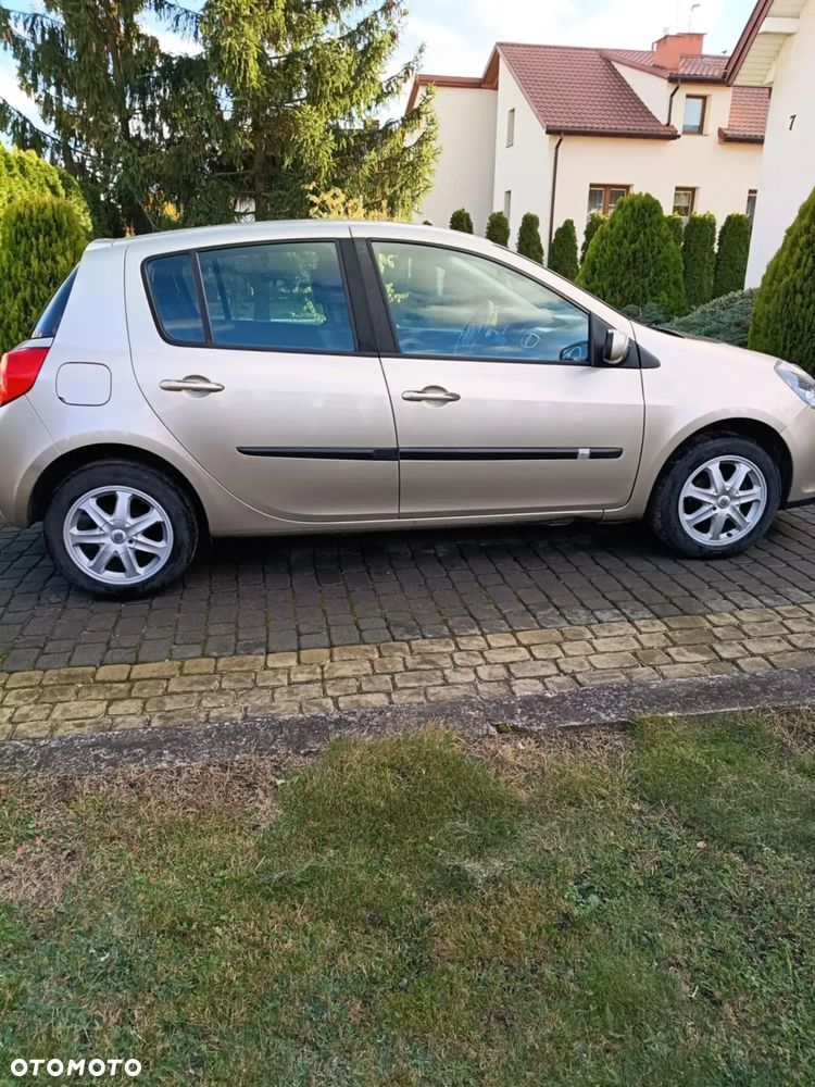 Renault Clio - 2