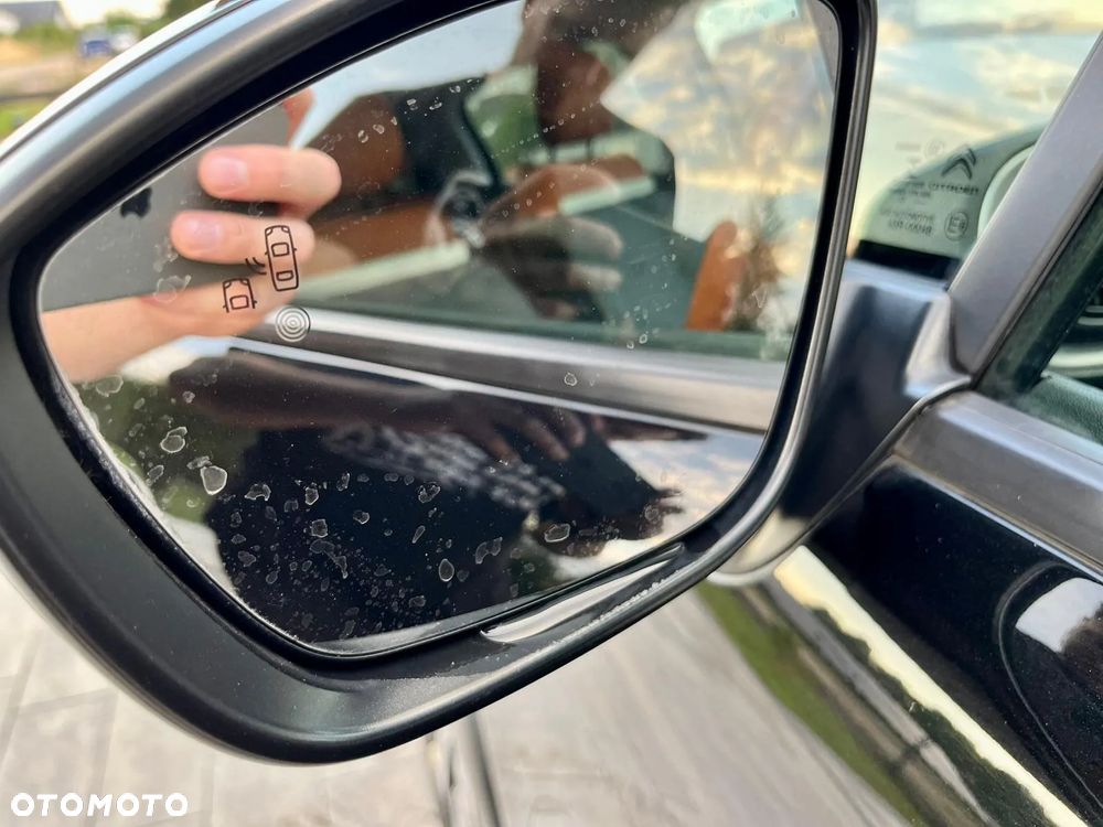 Citroën C3 1.2 PureTech Shine EAT6 - 24