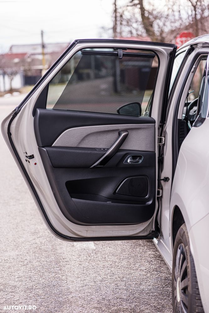 Citroën C4 Space Tourer PureTech 130 Stop&Start EAT8 SHINE - 27