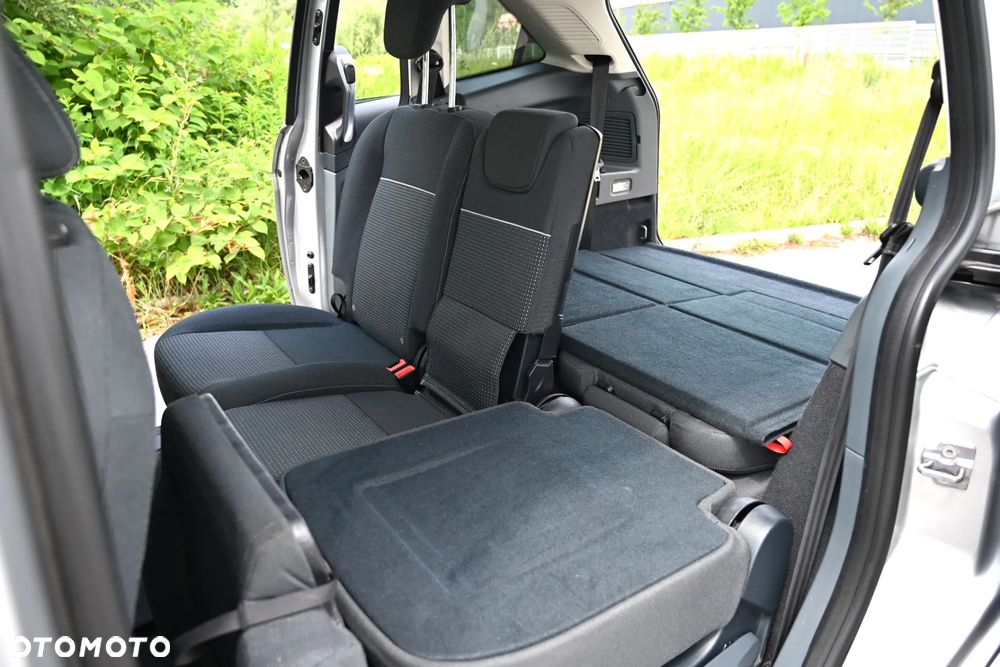 Ford Grand C-MAX - 31