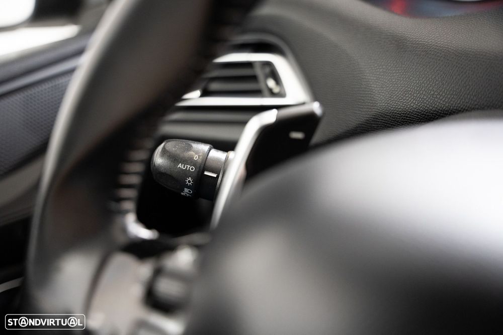 Peugeot 308 1.2 PureTech Allure EAT8 - 19