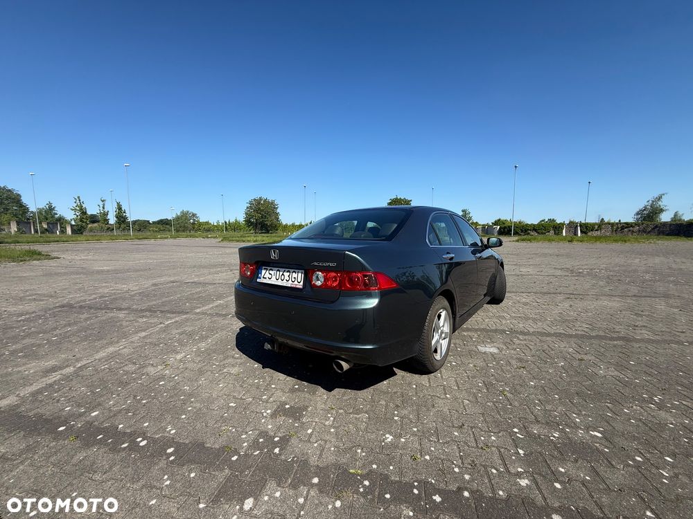 Honda Accord 2.0 Comfort - 11