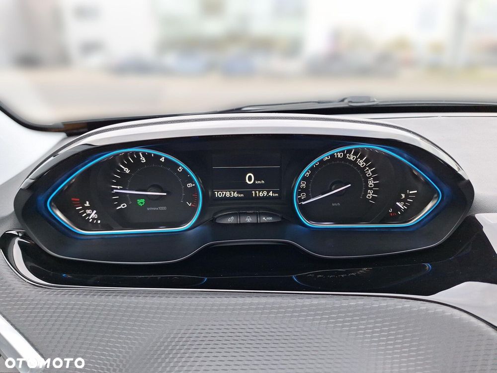 Peugeot 2008 1.2 Pure Tech Allure S&S - 15