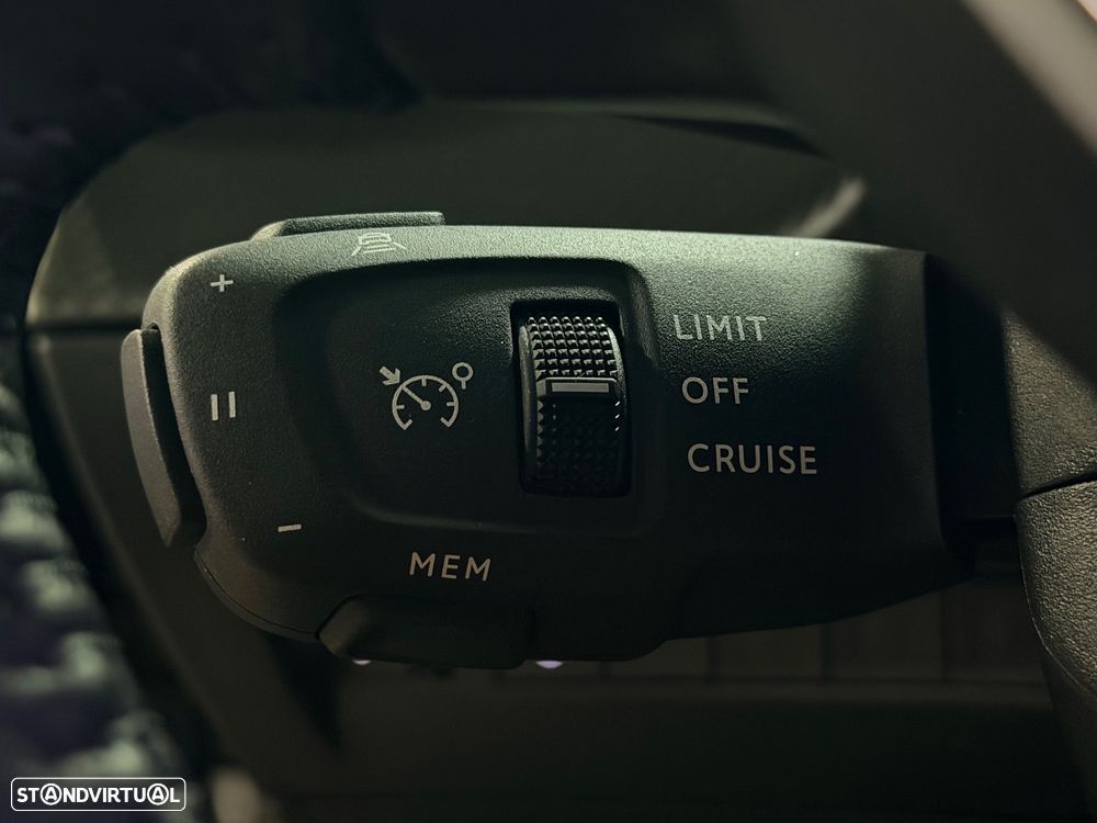 Peugeot e-2008 Allure - 14
