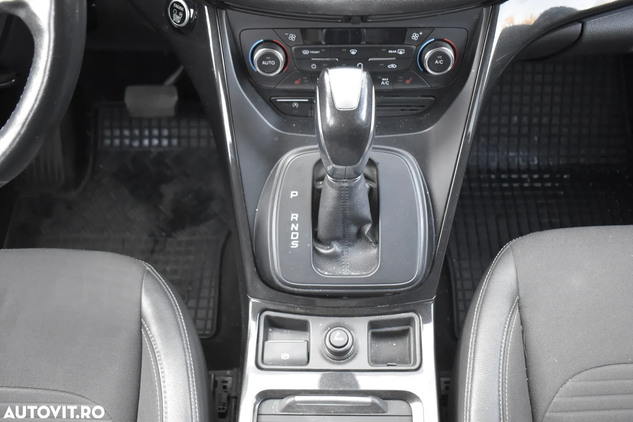 Ford Kuga 2.0 TDCi 4WD Powershift Titanium - 33