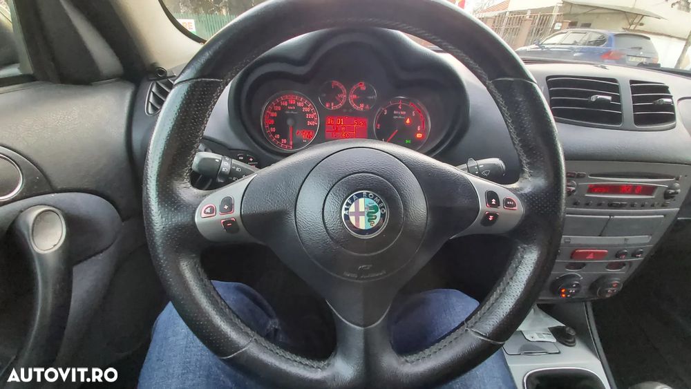 Alfa Romeo 147 1.9 Multijet Distinctive - 16