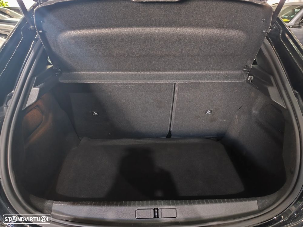 Peugeot 208 1.2 Hybrid Allure e-DCS6 - 4