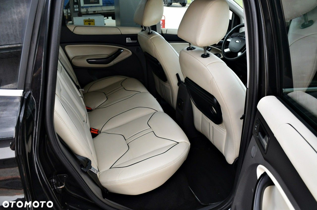 Ford Kuga - 27
