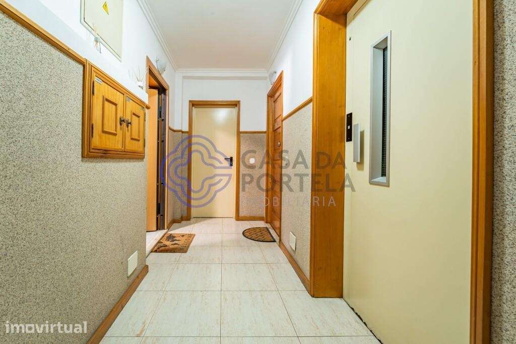 Apartamento junto ao metro Manuel Leão, prédio com elevador, lugar de - Grande imagem: 3/23