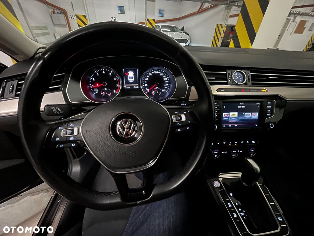 Volkswagen Passat - 6