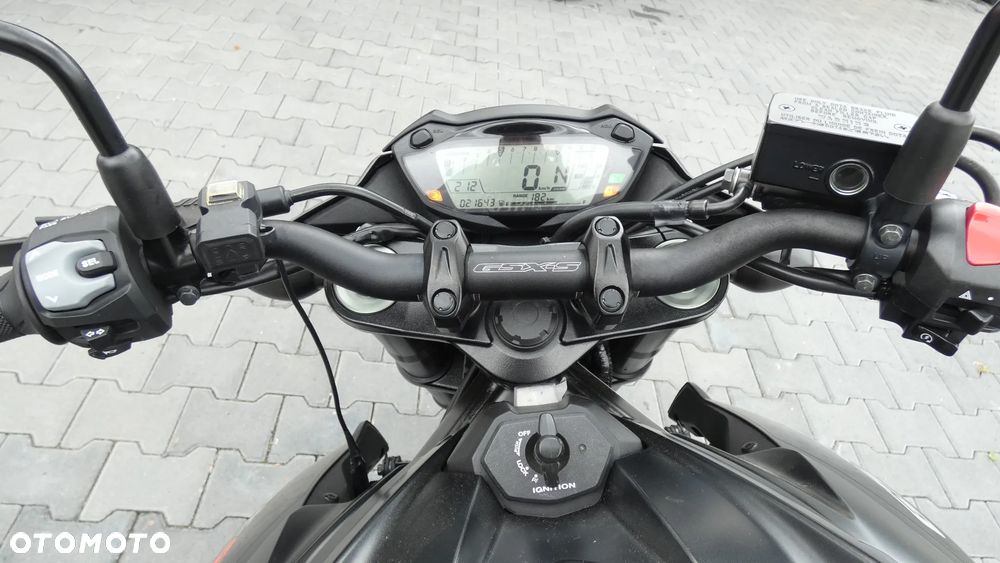 Suzuki GSX - 17