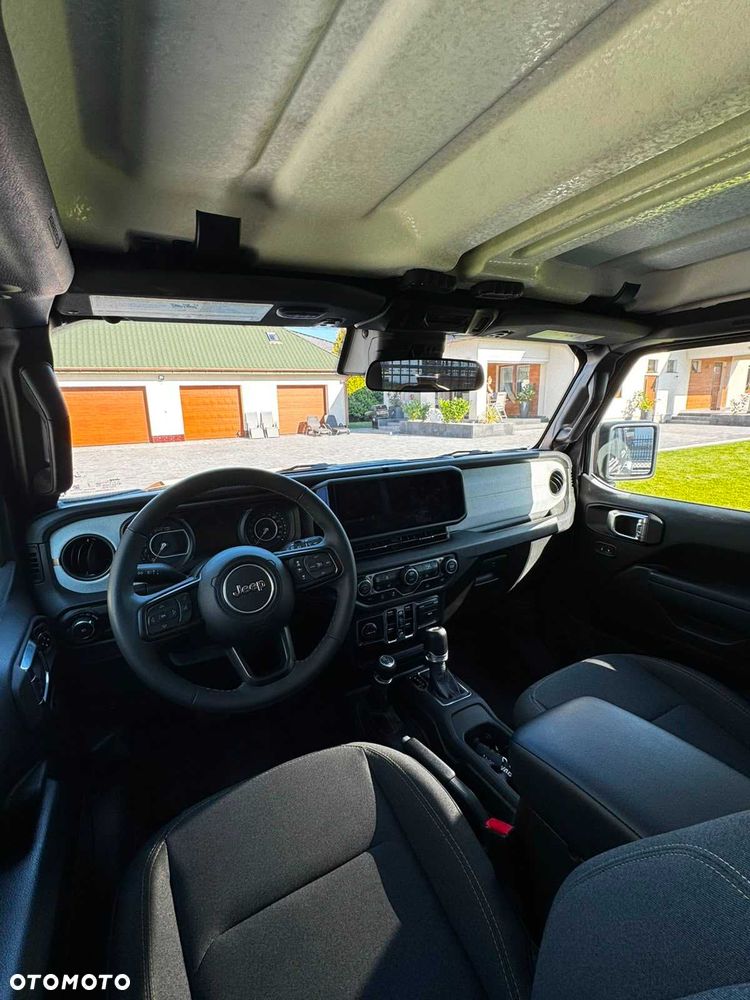 Jeep Wrangler - 5