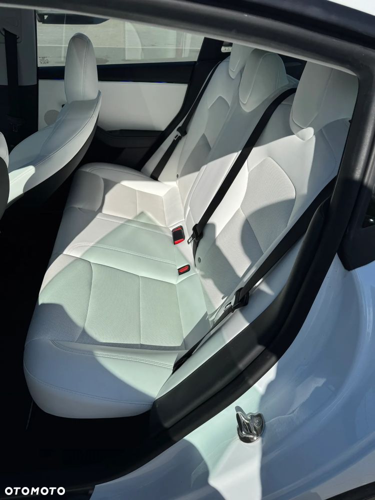 Tesla Model 3 - 10