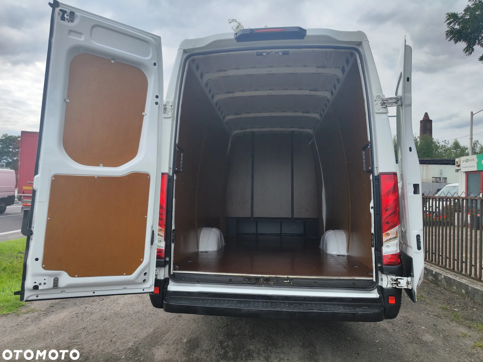 Iveco Daily 35S14 maxi brygadówka 7 osób - 7