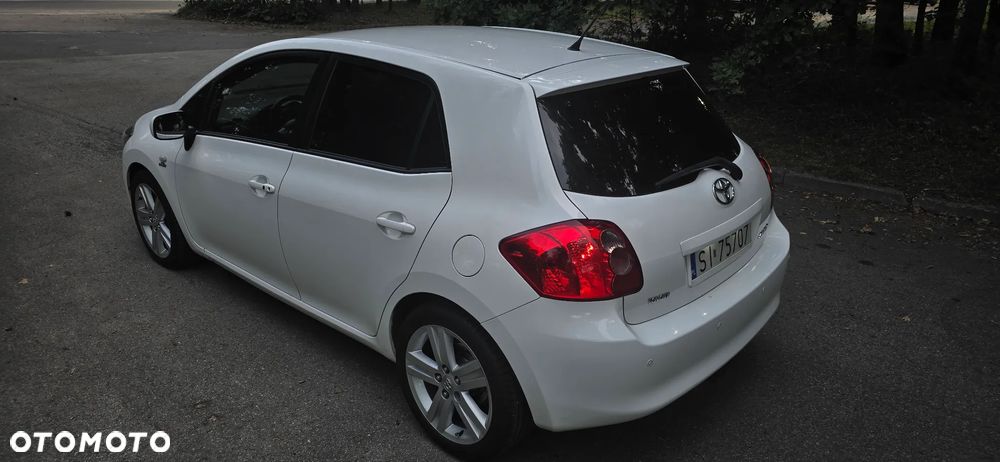 Toyota Auris 2.2 D-4D D-CAT - 2