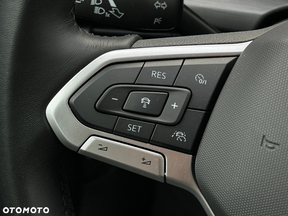 Volkswagen Golf - 22