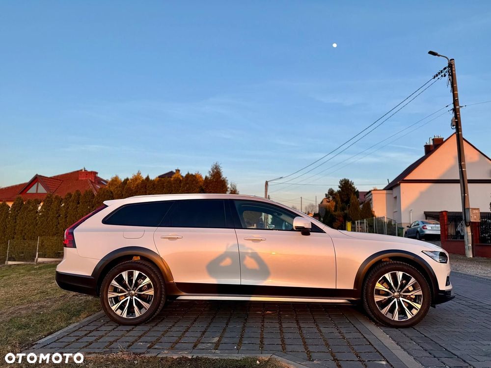 Volvo V90 Cross Country - 9