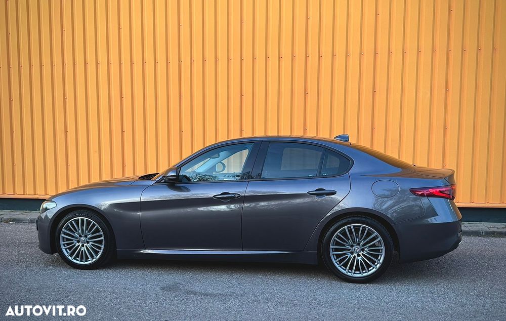 Alfa Romeo Giulia 2.2 JTDM AWD AT8 Estrema - 12