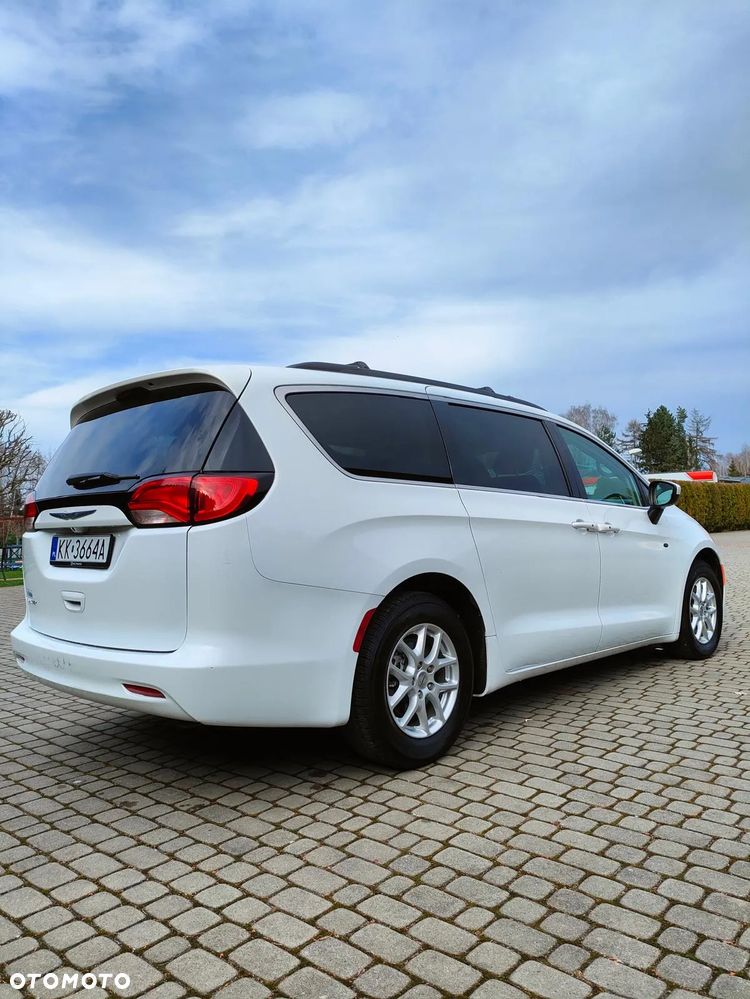 Chrysler Pacifica - 4