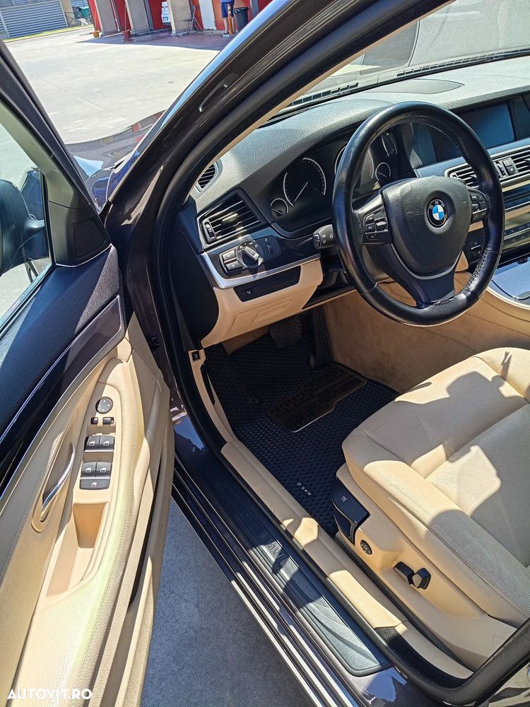 BMW Seria 5 525d xDrive - 14