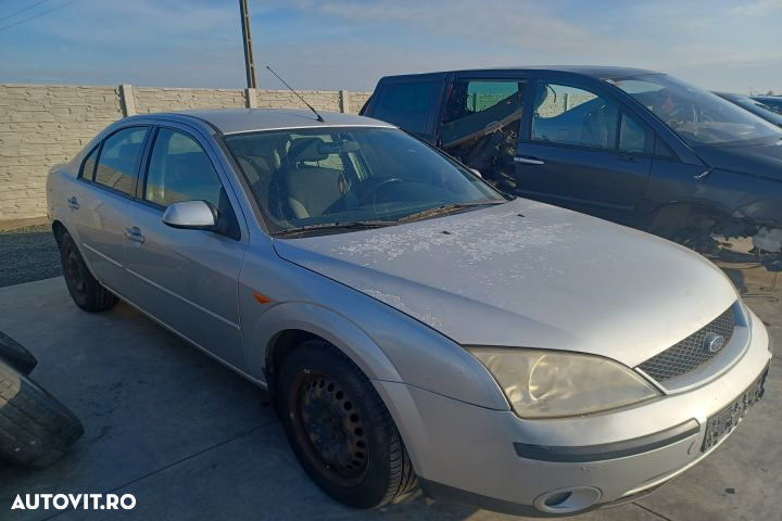 Far dreapta Ford Mondeo MK3  [din 2000 pana  2003] Sedan 1.8 MT (125 - 16
