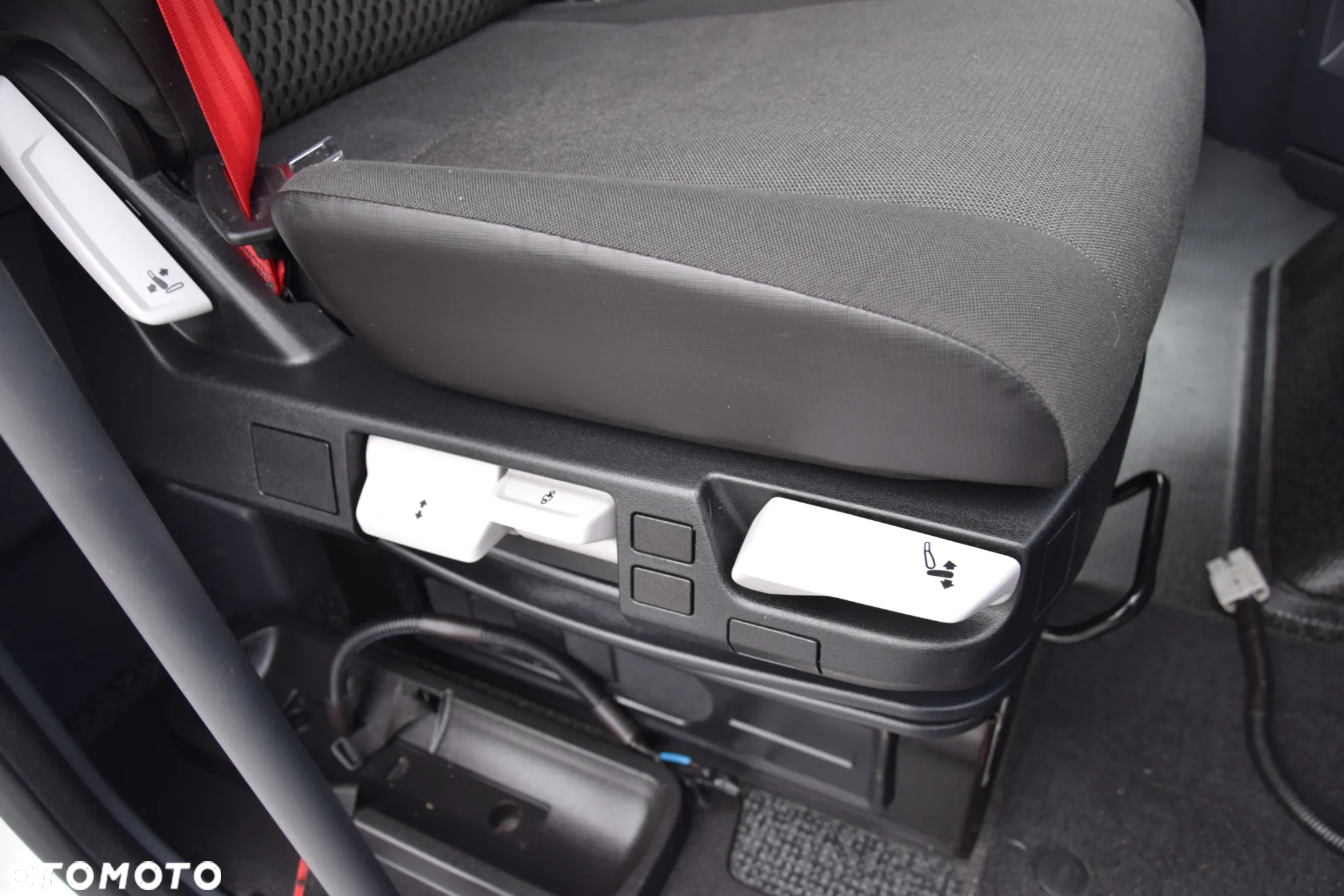 Renault T520 COMFORT / KLIMATYZACJA POSTOJOWA / ACC / LEDY / XENON / 2 ZBIORNIKI / NISKI PRZEBIEG / SERWISOWANY / SPROWADZONY - 34