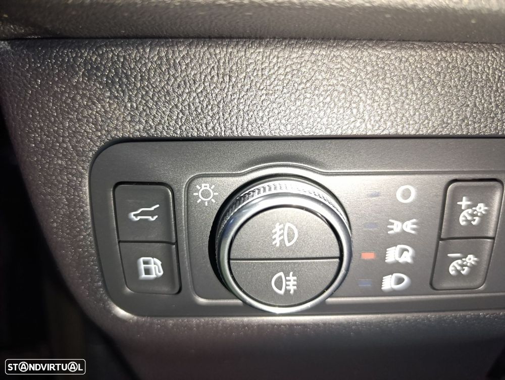 Ford Kuga 2.5 PHEV ST-Line X - 22
