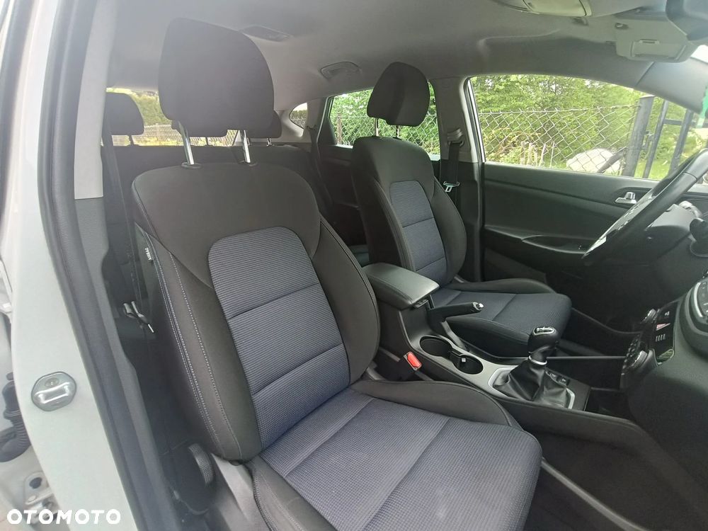 Hyundai Tucson 2.0 CRDI BlueDrive Style 2WD - 35