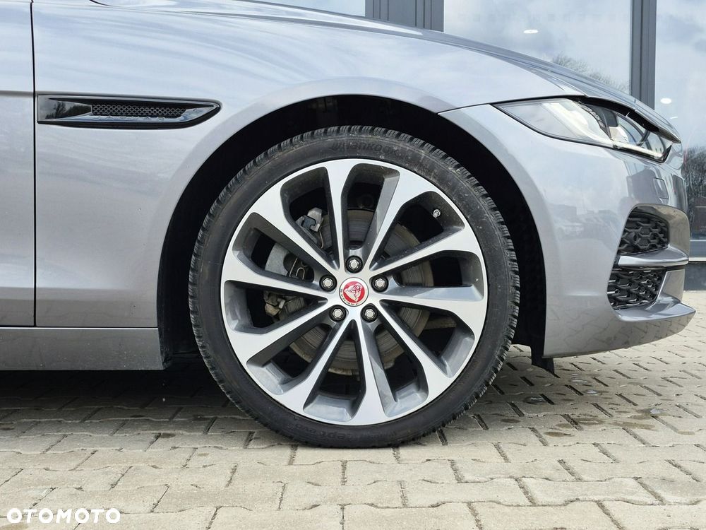 Jaguar XE D200 AWD SE - 10