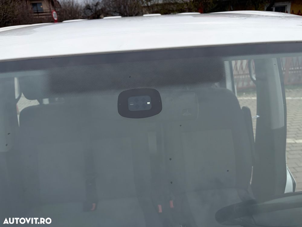 Volkswagen Caravelle - 25