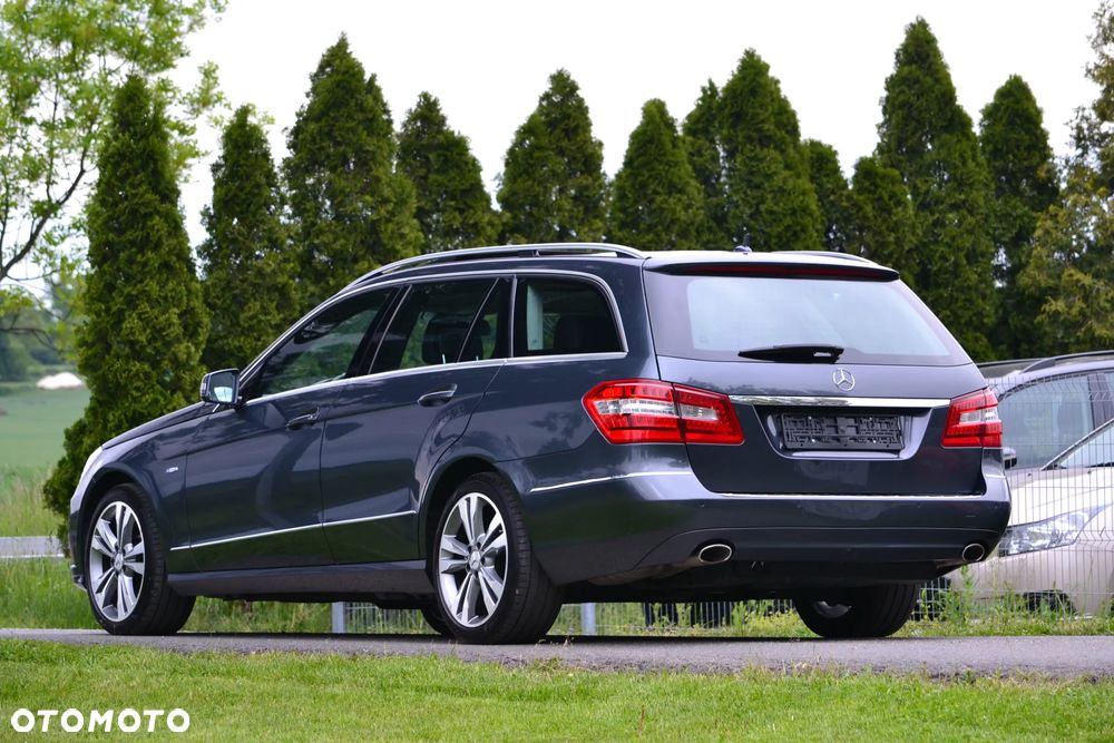Mercedes-Benz Klasa E 350 CDI DPF BlueEFFICIENCY 7G-TRONIC Elegance - 12