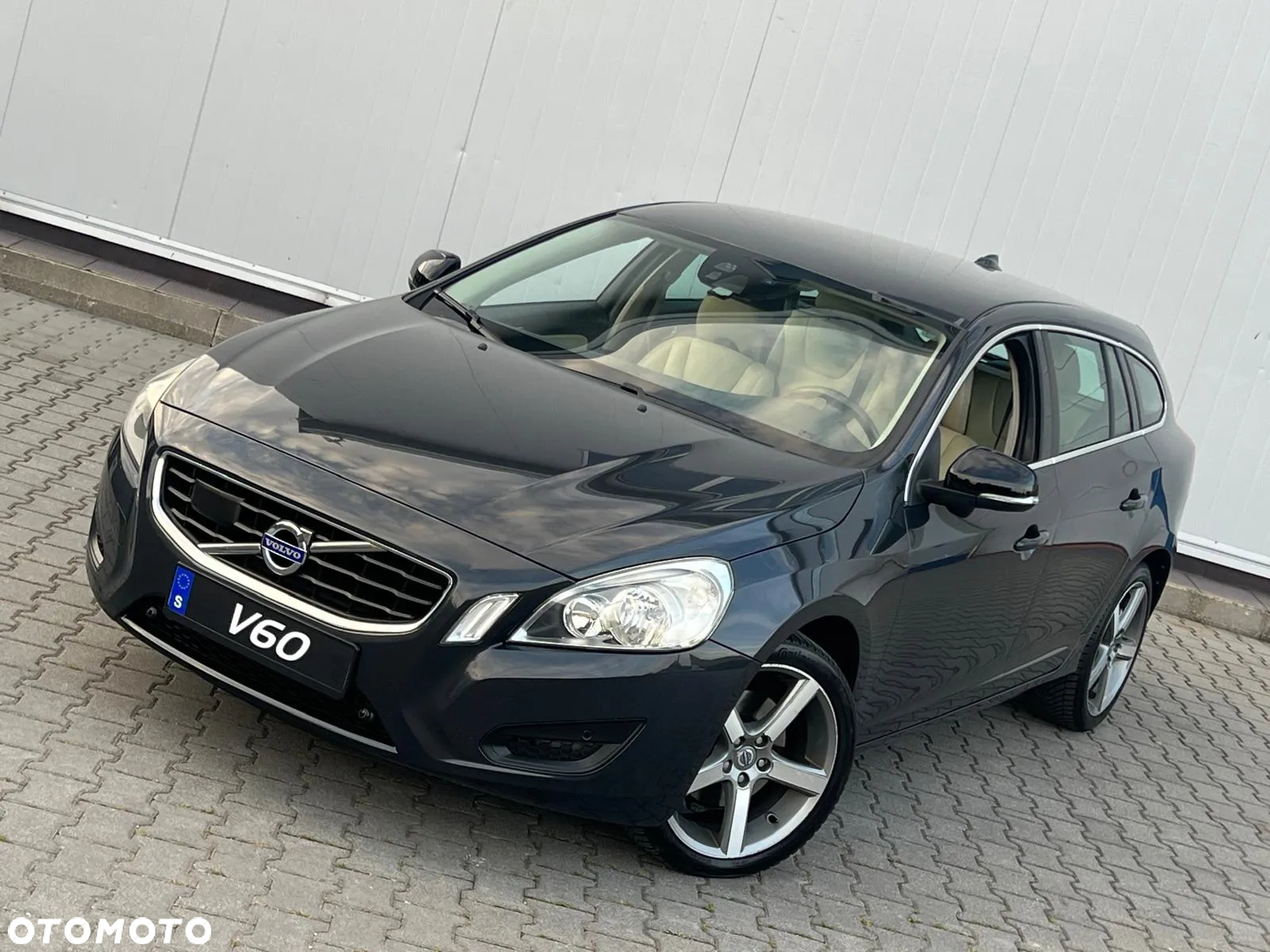 Volvo V60 D5 Summum - 12