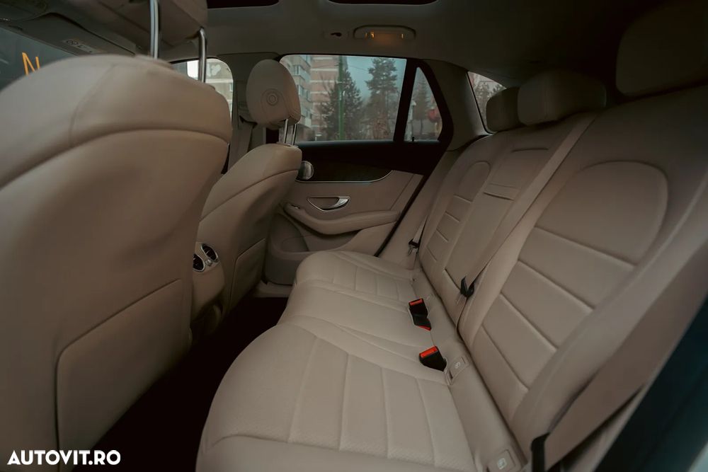 Mercedes-Benz GLC 300 e 4MATIC - 33