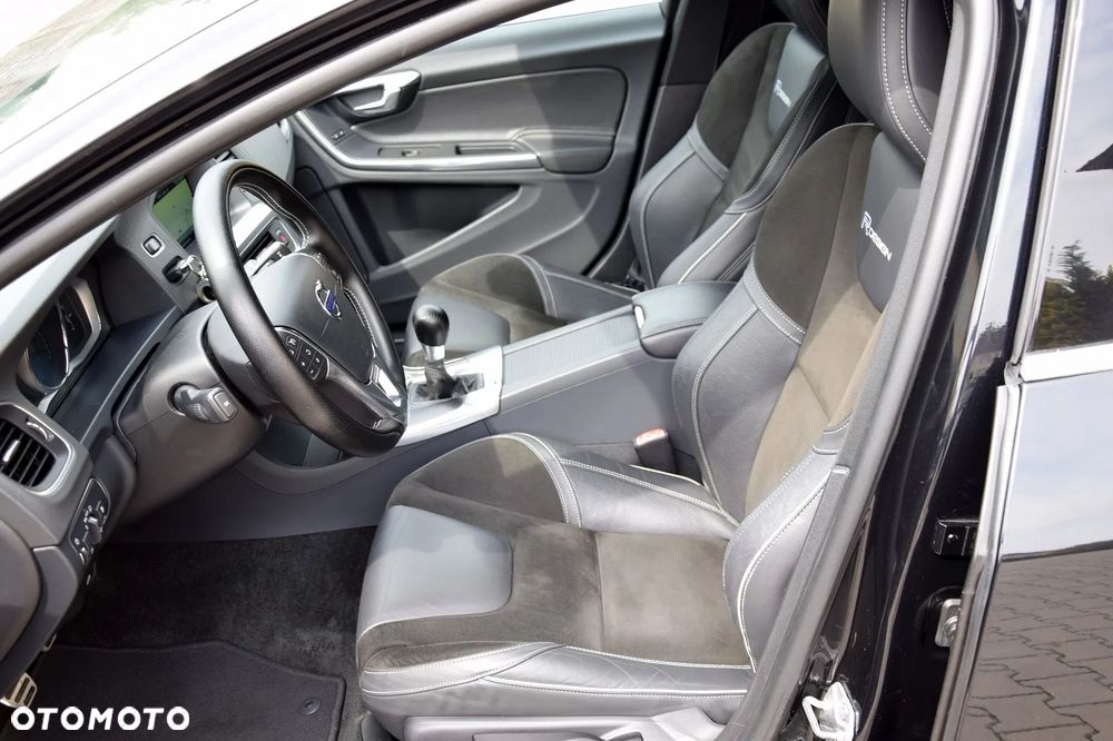 Volvo V60 D4 R-Design - 14