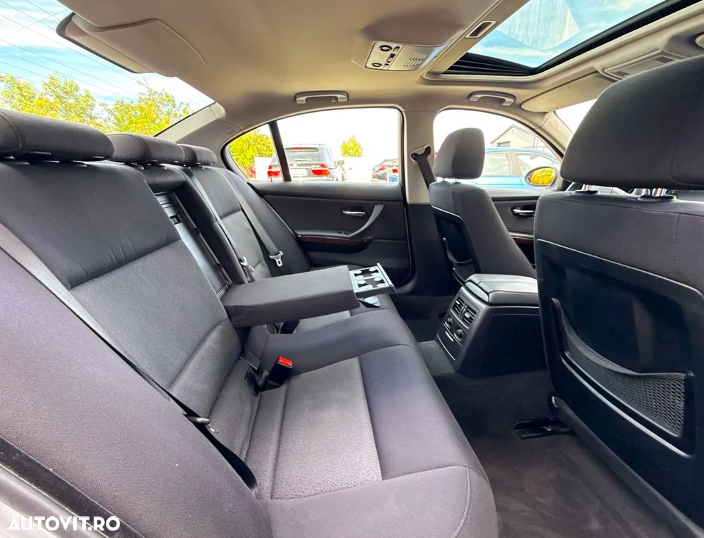 BMW Seria 3 318i Aut. - 25