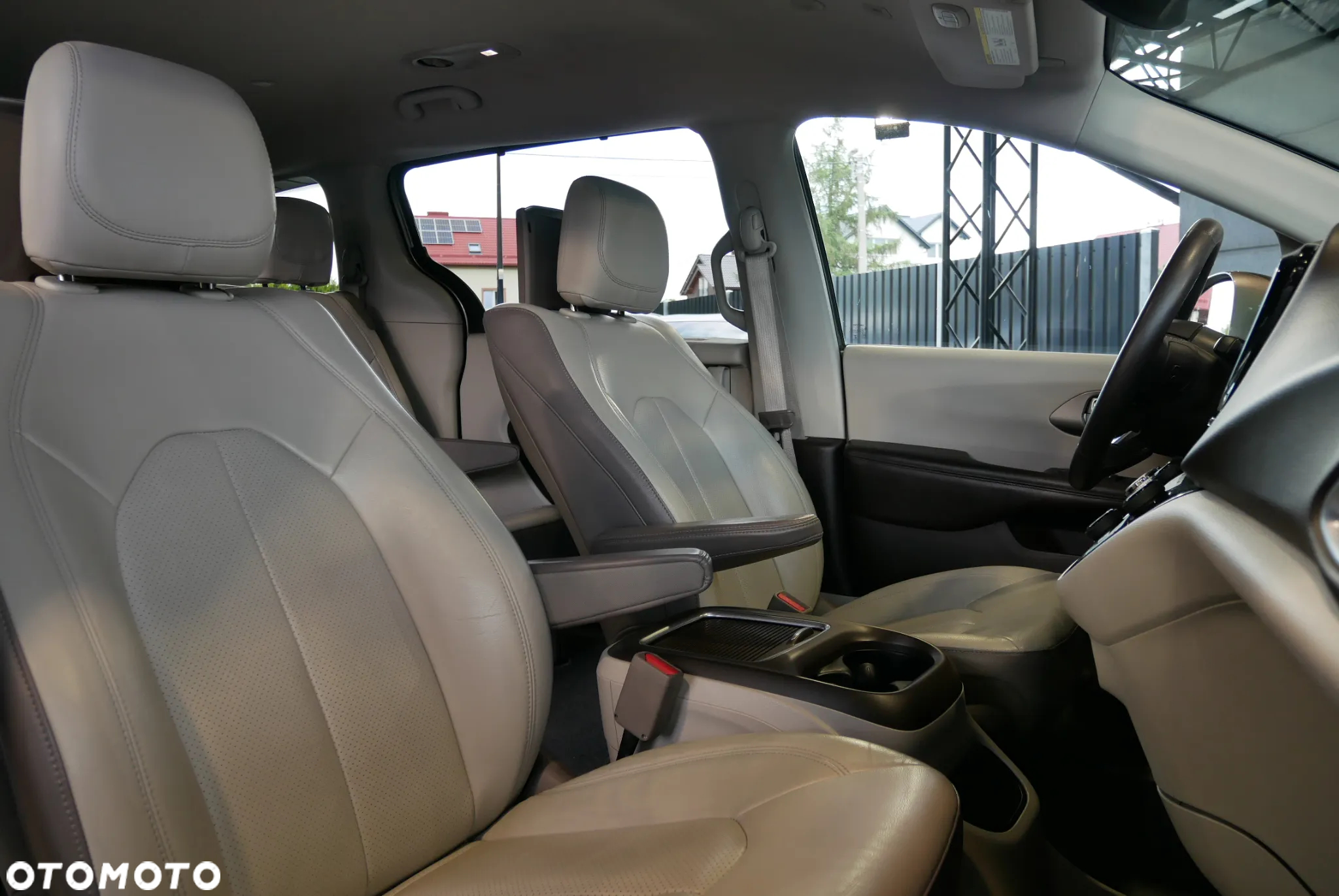 Chrysler Pacifica - 11