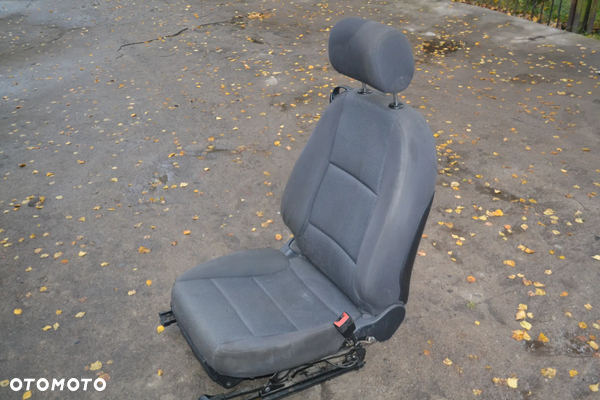 AUDI A3 8P 3D 04-12 FOTEL PRAWY PASAŻERA POMORSKIE