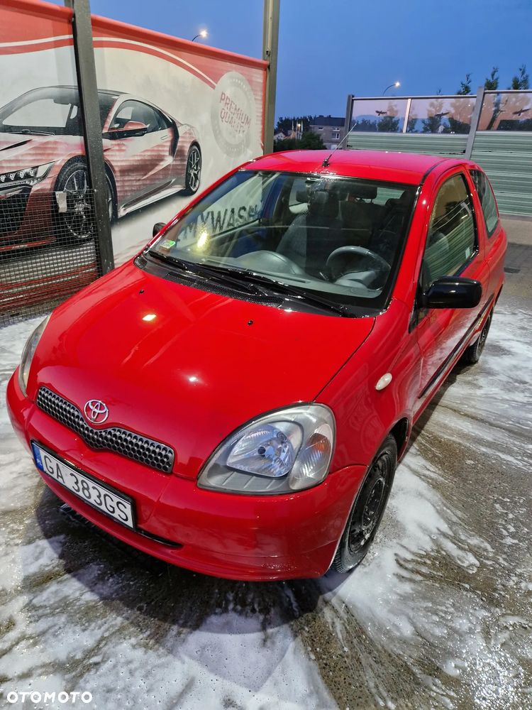 Toyota Yaris 1.0 Base - 1