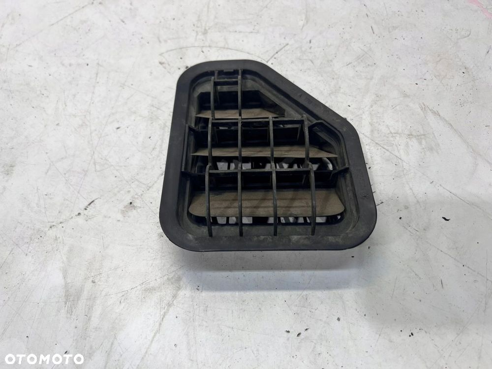KRATKA POWIETRZA WENTYLACYJNA TYŁ VW TIGUAN 5M0819466A - 2