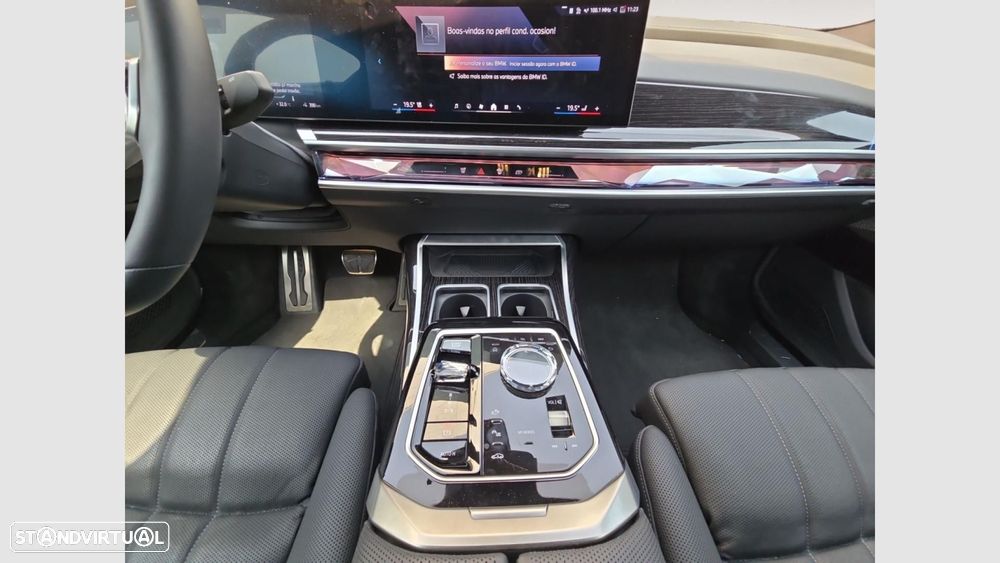 BMW i7 xDrive60 Pack Desportivo M - 10
