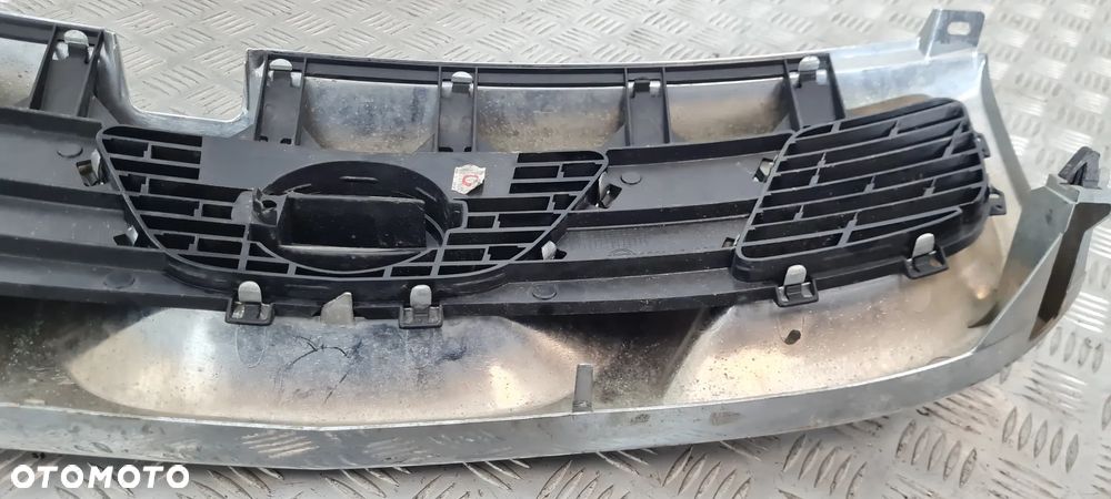 Nissan Terrano II Grill Atrapa - 8