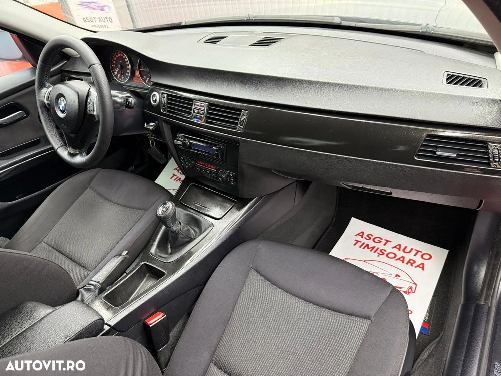 BMW Seria 3 320d Touring - 10