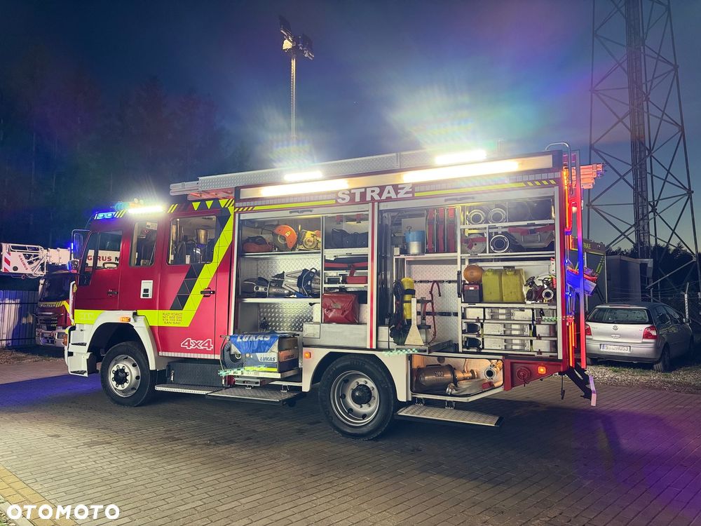 MAN Straż pożarna pojazd pożarniczy wóz strażacki MAN L80 GBA średni terenowy- uterenowiony 4x4 CNBOP 3000l wody wyciągarka mechaniczna reduktor blokady przedniego i tylnego mostu, maszt oświetleniowy - 13