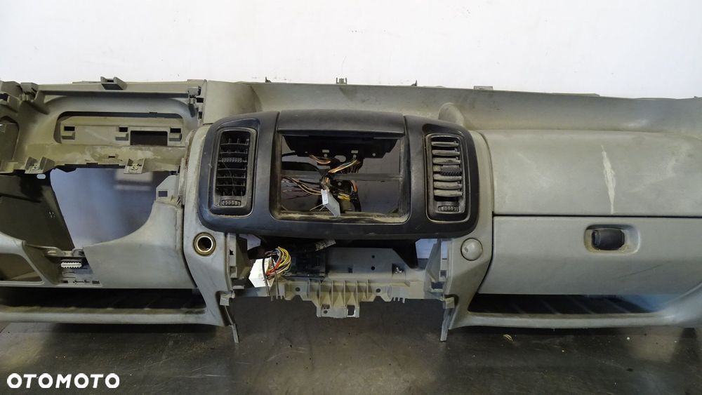 DESKA ROZDZIELCZA RENAULT TRAFIC II 1.9DCI - 7