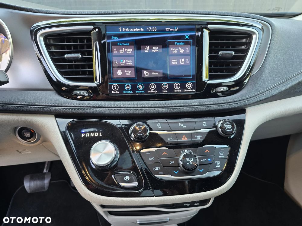 Chrysler Pacifica - 24